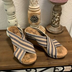 LuckyBrand wedges, 8.5, leather support underlined stretchy fabric.